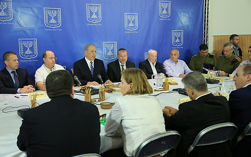 A Security Cabinet meeting at the Kirya (IDF headquarters) during Protective Edge (Photo: Yaron Brener) (Photo: Yaron Brener)