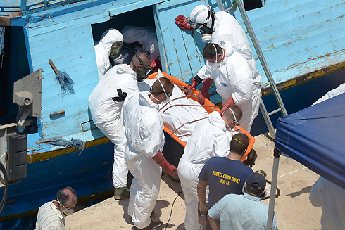 Bodies removed from sea (Photo: AFP)