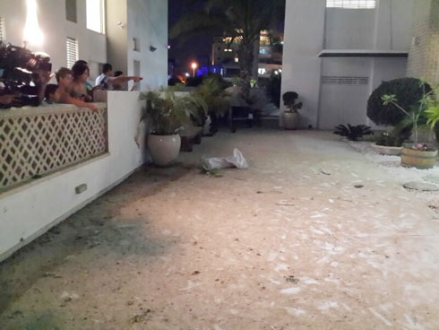 Rocket shrapnel hits house in Ashkelon (Photo: Aviel Magnezi)