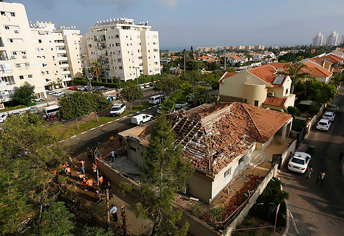 Ashkelon house hit by rocket during summer war (Photo: Reuters) (Photo: Reuters)