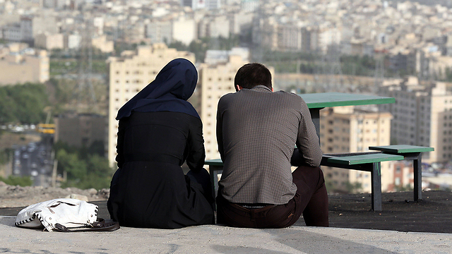ל-80 אחוז מתלמידות התיכון יש בני זוג (צילום: AFP) (צילום: AFP)