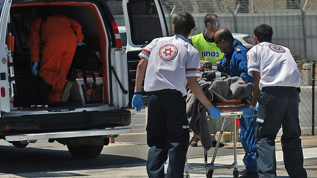 הקצין שנפצע ברמת הגולן מגיע לבית חולים רמב"ם (צילום: שי וקנין, סוכנות תצפית ) (צילום: שי וקנין, סוכנות תצפית )