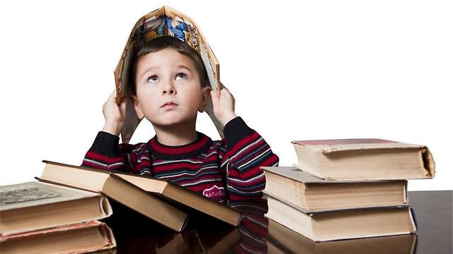 ללכת לכיתה א' בתמיכת ספרי הילדים. האם זה בכלל עובד? (צילום: Shutterstock) (צילום: Shutterstock)