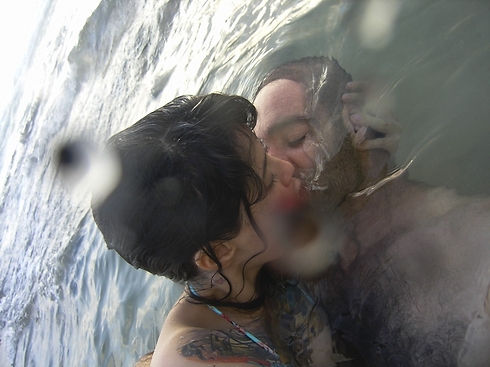 מאוהבים מתחת למים (צילום: עדי שמעוני) (צילום: עדי שמעוני)