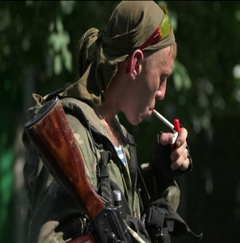 ניצלו את החופשה מהצבא כדי להילחם לצד המורדים. חייל רוסי באוקראינה (צילום: רויטרס) (צילום: רויטרס)