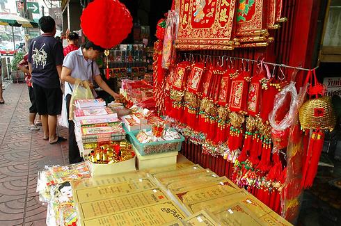 חנות לממכר מזכרות סיניות בבנגקוק (צילום: shutterstock) (צילום: shutterstock)