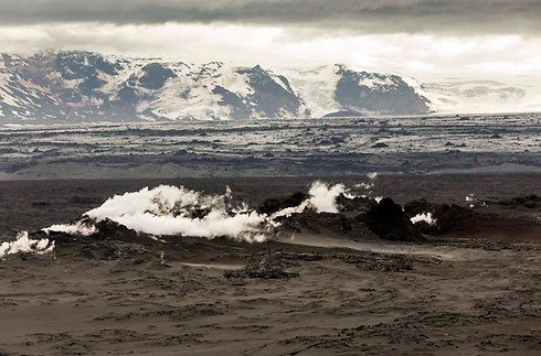 הר געש באיסלנד הפסטורלית (צילום: EPA) (צילום: EPA)