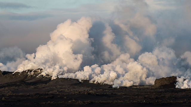 התפרצות הר געש באיסלנד ב-2014 (צילום: רויטרס) (צילום: רויטרס)