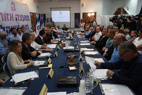 Cabinet convenes in south to vote (Photo: Eliyahu Hershkovich)