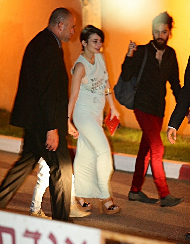 "יאללה מאבטחוס, זריז, למה אני כבר בדודה למתוק" (צילום: אמיר מאירי)