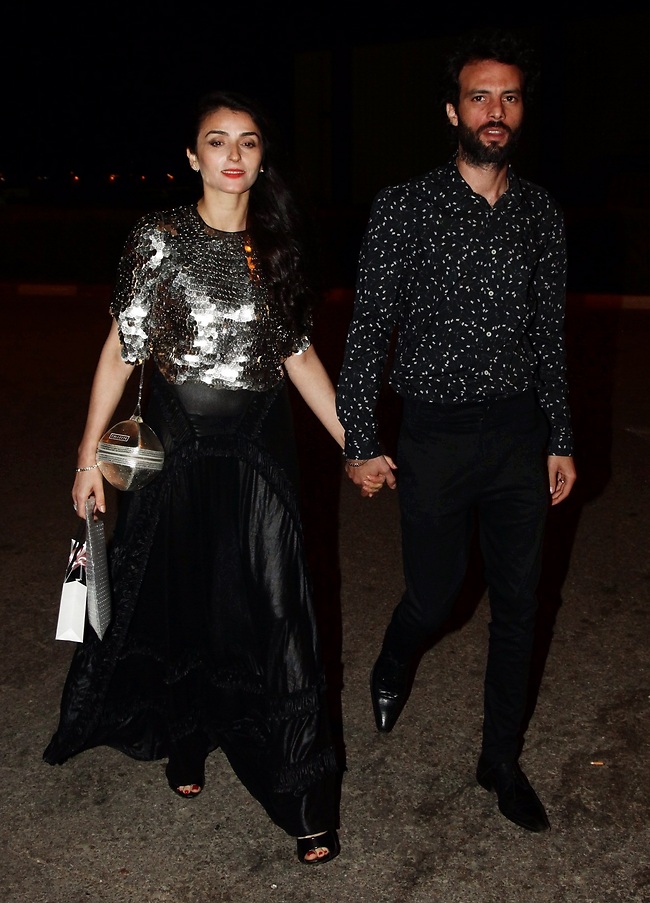 שחור זה השחור החדש. הסטייליסטית ליאת אשורי ובן זוגה אסי נקדאי (צילום: אמיר מאירי)