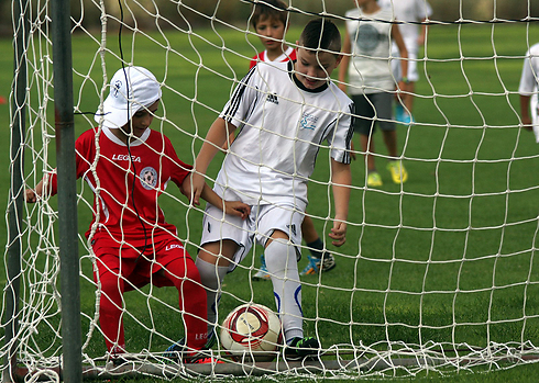 The young soccer players in action (Photo: Roi Idan) (Photo: Roee Idan)