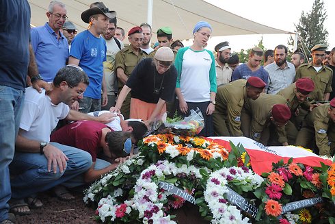 Family of Staff Sgt. Shachar Shalev at funeral (Photo: Avihu Shapira)