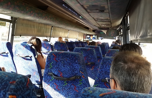 מתנדבי שירות לאומי - נוסעים בחינם באוטובוסים ורכבות (צילום: רועי צוקרמן) (צילום: רועי צוקרמן)