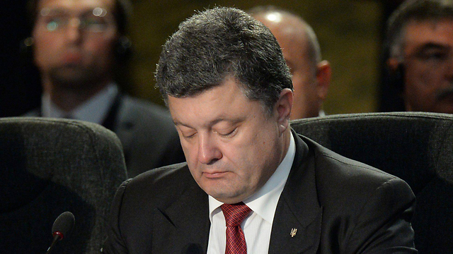 שבוע של הישגים למורדים נגד כוחות הממשלה. נשיא אוקראינה פורושנקו (צילום: EPA) (צילום: EPA)