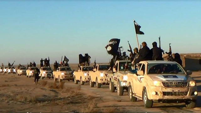 פעילי דאעש בעיר ראקה             (צילום: AP) (צילום: AP)