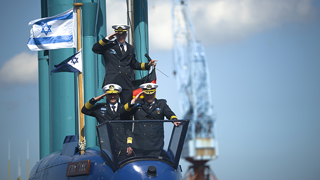 Flag-changing ceremony on INS Tanin (Photo: IDF Spokesperson's Unit)