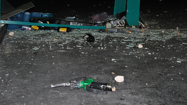 Rioters destoryed a gas station at the French Hill, Jerusalem (Ofer Meir)