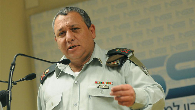 Eizenkot as GOC Northern Command (Photo: Yaron Brener)