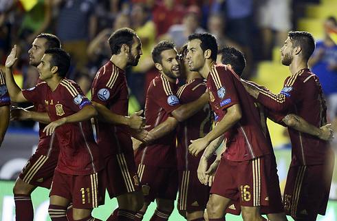 נבחרת ספרד חוגגת (צילום: AFP) (צילום: AFP)