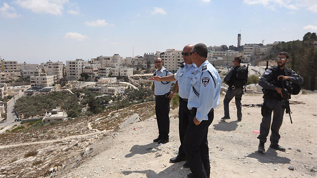 Police officers on the French Hill in Jerusalem (Photo: Gil Yohanan)