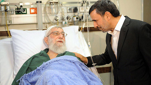 Former Iranian president Mahmoud Ahmadinejad visiting Ayatollah Khamenei in the hospital (Photo: EPA)