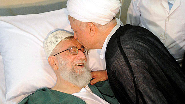 Rafsanjani visits Ayatollah Ali Khamenei in the hospital (Photo: EPA)