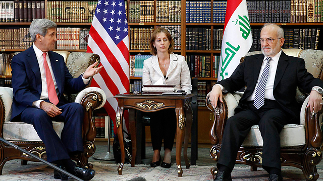 John Kerry visiting Baghdad (Photo: Reuters)