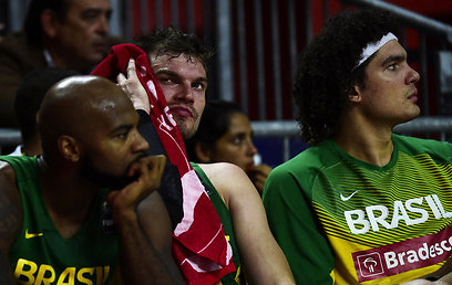 הספסל הברזילאי מנסה לעכל את ההפסד (צילום: AFP) (צילום: AFP)