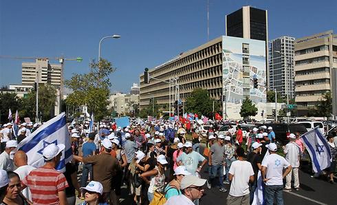 עובדי הדואר מפגינים נגד הרפורמה בתל אביב (ארכיון) (צילום: עידו ארז) (צילום: עידו ארז)