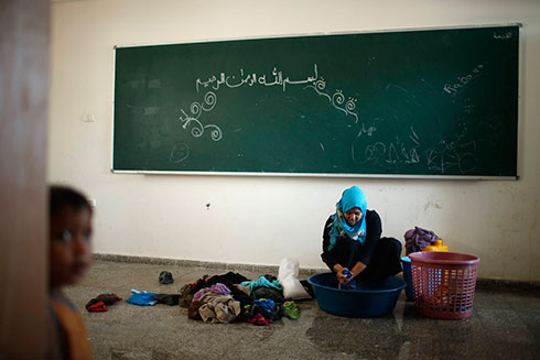 50 אלף עקורים פלסטינים עדיין גרים בבתי ספר של האו"ם (צילום: רויטרס) (צילום: רויטרס)