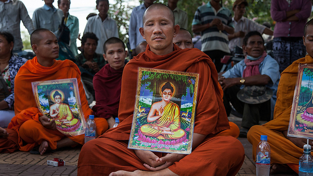 גם ירצו עצמאות? נזירים בודהיסטים מפגינים למען עצמאות טיבט בפנום פן, קמבודיה (צילום: gettyimages) (צילום: gettyimages)