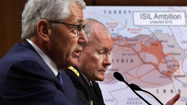 השר הייגל והגנרל דמפסי. "שני שלישים מדאעש נמצאים בסוריה" (צילום: AFP) (צילום: AFP)