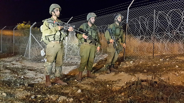 IDF troops near Eshkol after rocket fell in area in September (Photo: Roee Idan) (Photo: Roee Idan)