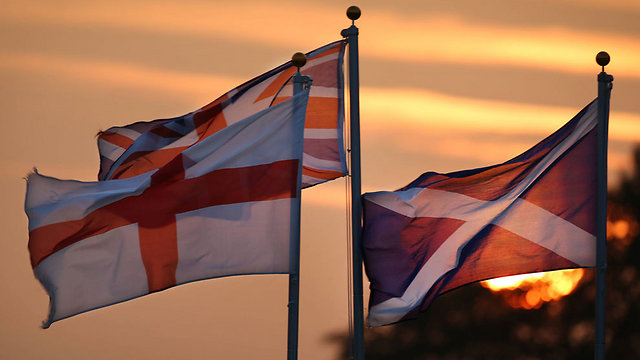 בדרך לפירוק או לשמירת האיחוד בן 307 השנים? דגלי סקוטלנד, אנגליה ובריטניה (צילום: getty image) (צילום: getty image)