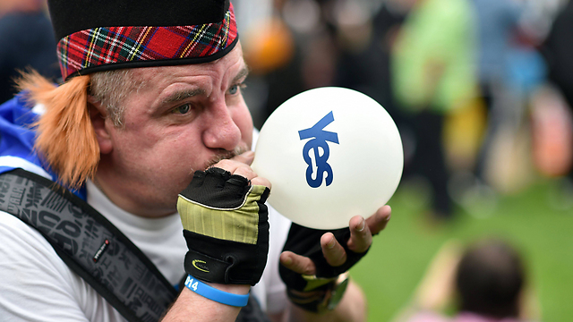 Supporter of 'Yes' campaign (Photo: AFP)