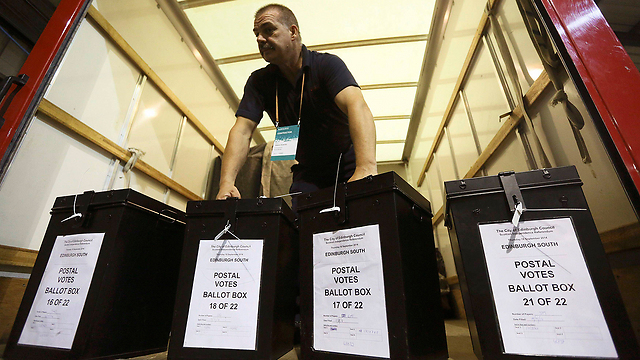 Counting the votes in Edinburgh (Photo: Reuters)