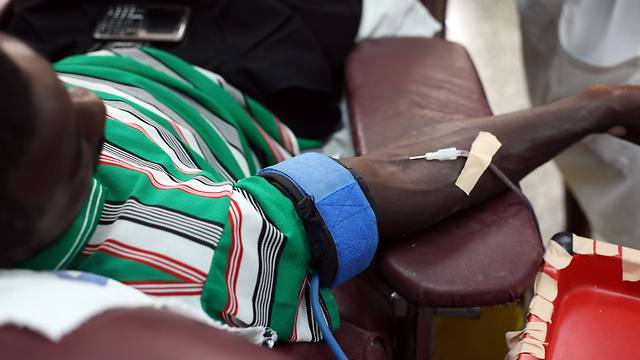 תורמי דם במרפאה בגאנה (צילום: AFP) (צילום: AFP)