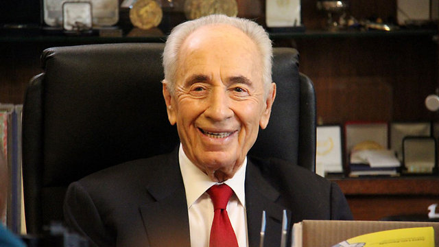 Overseeing the negotiations to form joint list? Former president Peres.