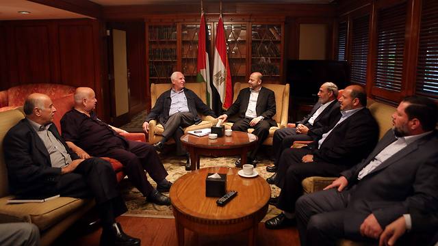 Cairo talks between Hamas and Fatah bore fruit Thursday (Photo: EPA)