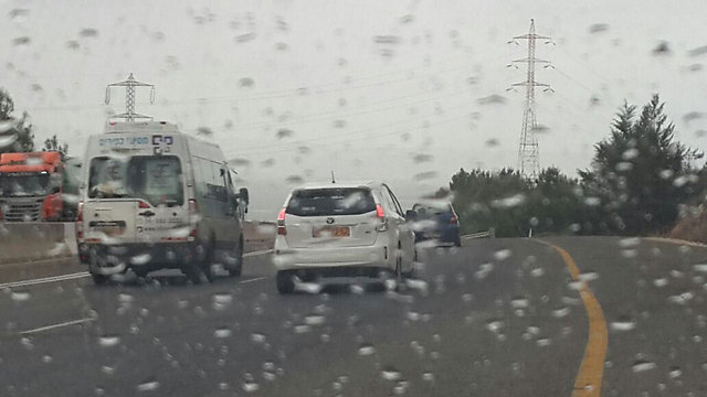 גשם באזור כרמיאל, הבוקר (צילום: אחיה ראב"ד) (צילום: אחיה ראב