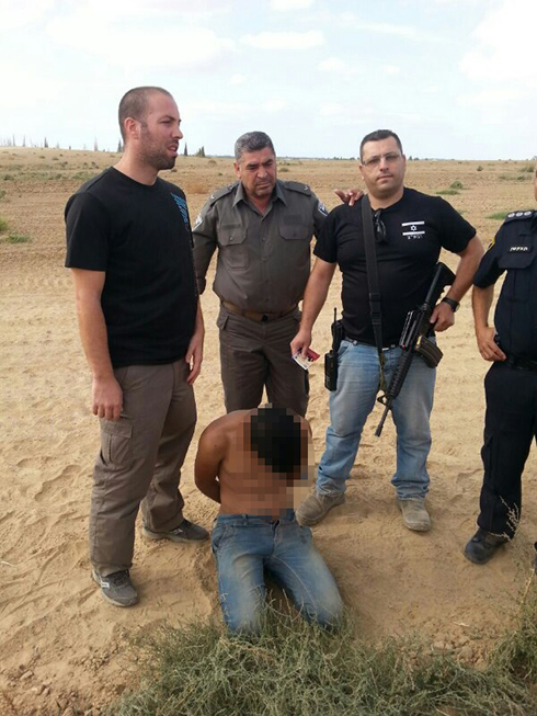 הפלסטיני שנלכד בשוקדה עם אנשי הביטחון באזור (צילום: רפי בביאן) (צילום: רפי בביאן)