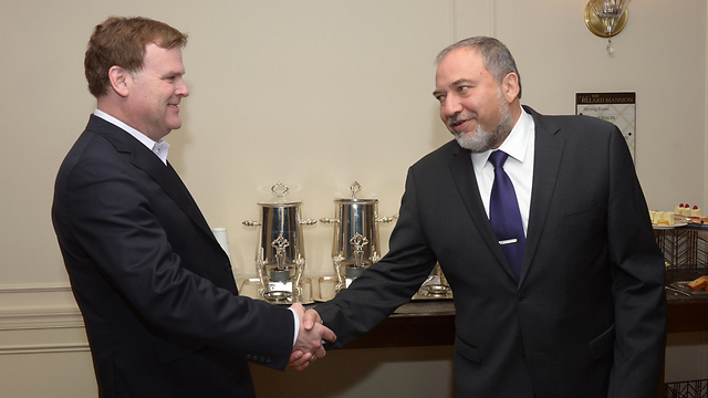 Foreign Minister Avigdor Lieberman with John Baird (Photo: Shahar Azran)