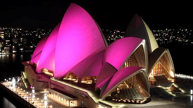 בית האופרה בסידני, אוסטרליה, מואר במסגרת קמפיין המודעות (צילום: יח"צ חו"ל) (צילום: יח