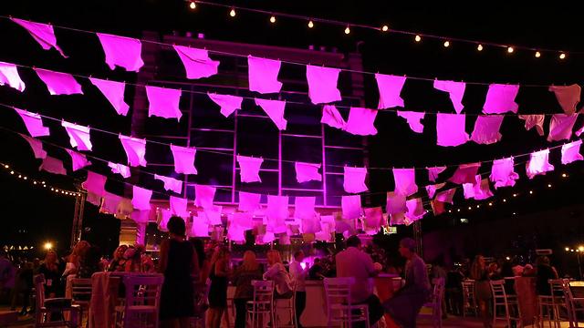 The Peres Center for Peace in pink (Photo: LAV-Studio)