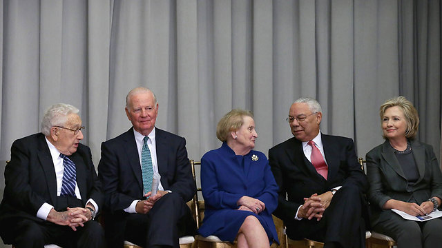 Madeleine Albright (center). Still optimistic (Photo: AFP)