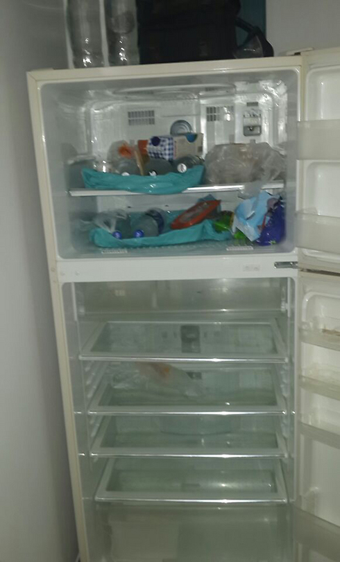 מה שהגנרטור מאפשר. המקרר של משפחת חדאד (צילום: אילנה קוריאל) (צילום: אילנה קוריאל)