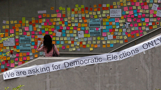 "אנחנו רק רוצים בחירות דמוקרטיות" (צילום: רויטרס) (צילום: רויטרס)