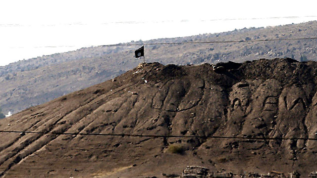 Islamic State flag over Kobani (Photo: EPA)