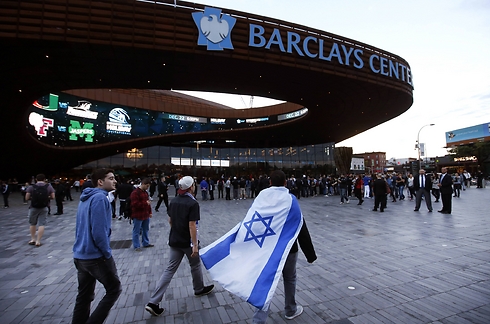 ההצלחה באה לידי ביטוי בקהל היהודי הרב שהגיע למשחקי מכבי (צילום: AP) (צילום: AP)